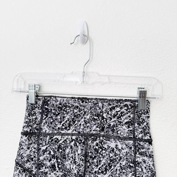 [Lululemon] In Movement Shorts Everlux Paint Splash Black Silver Drop Workout 4 - Picture 3 of 12